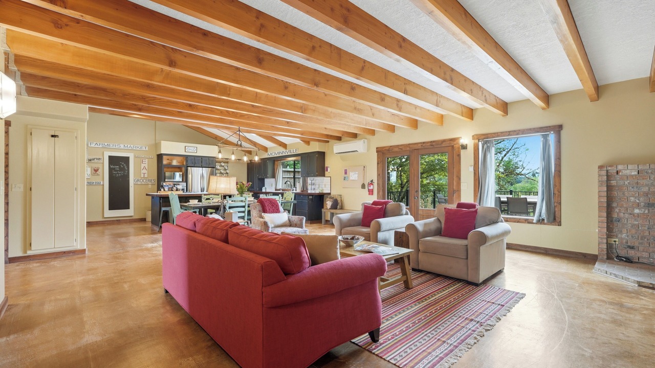 Photo of Livingroom in McMinnville