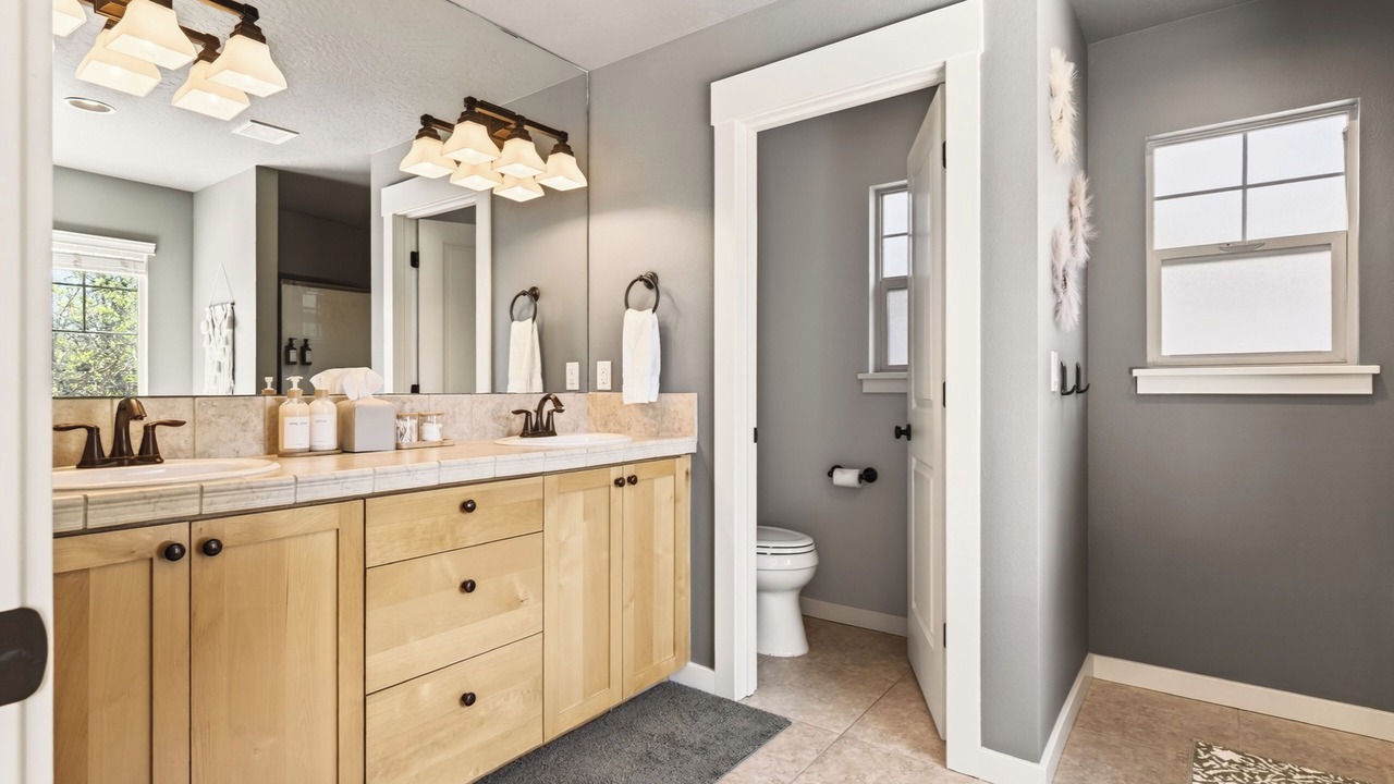 Photo of Bathroom in Depot Bench