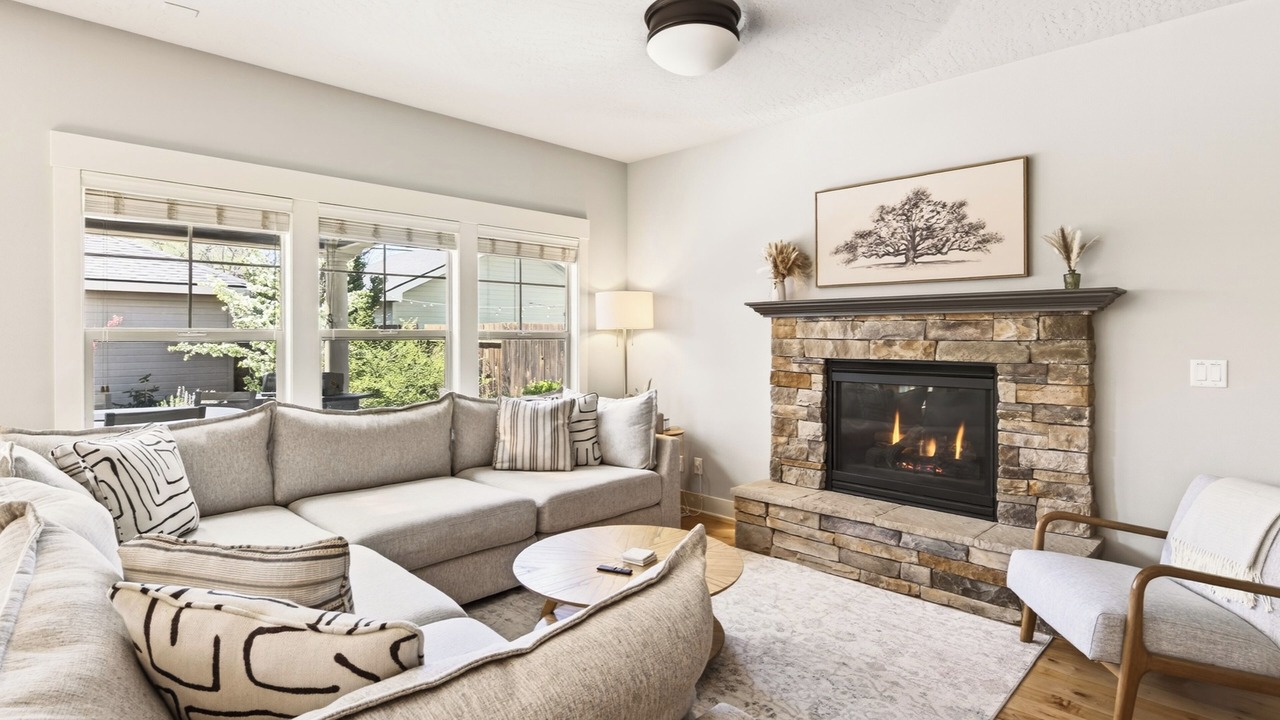 Photo of Livingroom in Depot Bench
