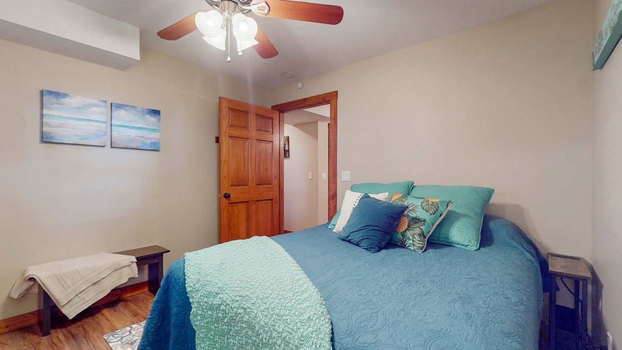 Photo of Bedroom in Flat Hollow Marina