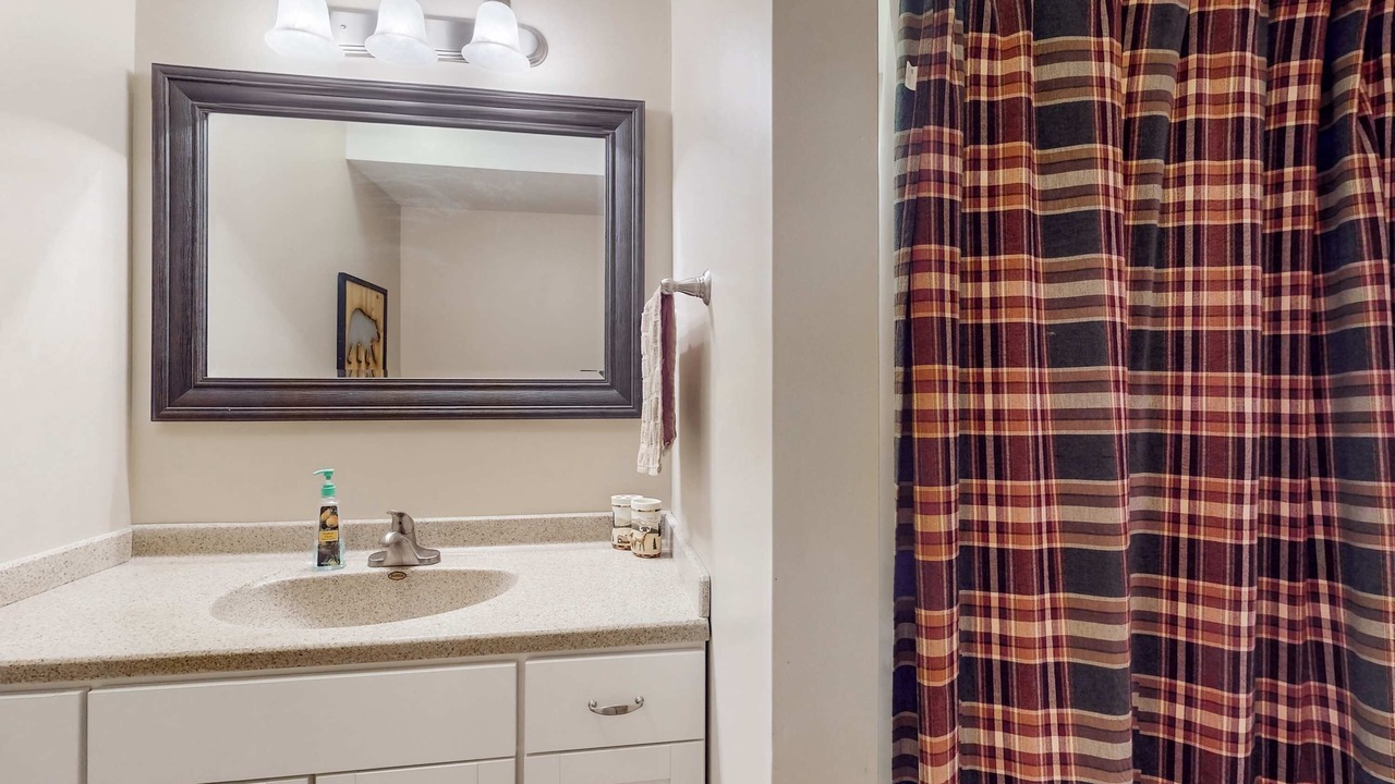 Photo of Bathroom in Flat Hollow Marina