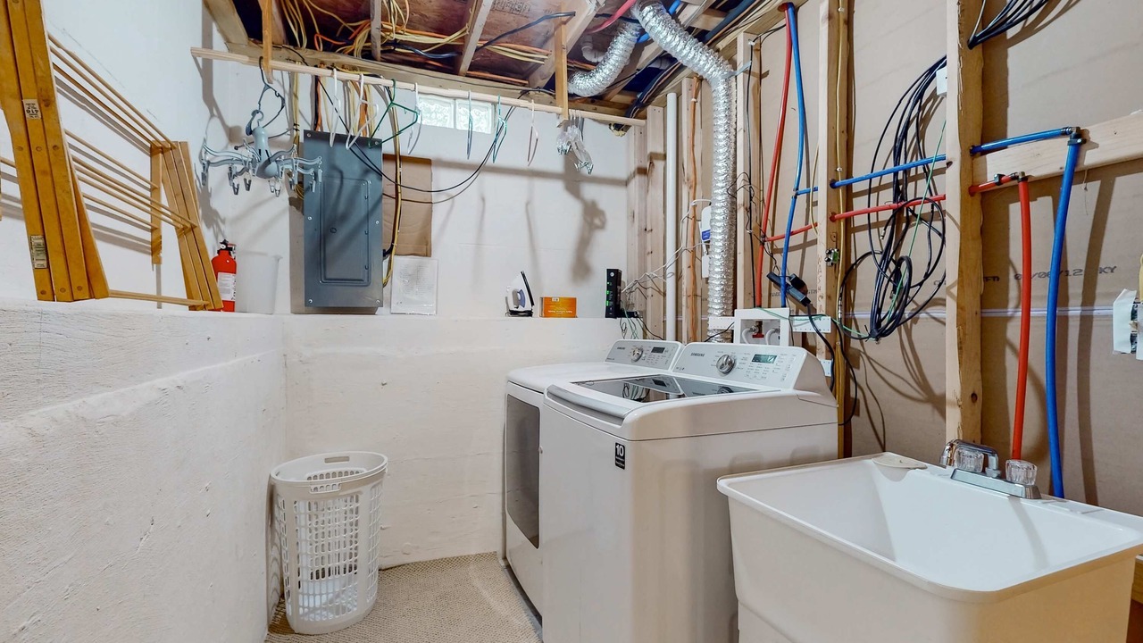 Photo of Bathroom in Flat Hollow Marina