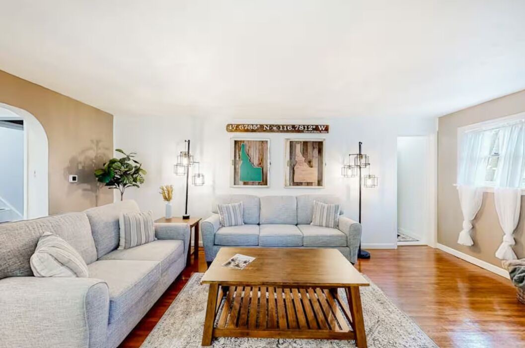 Photo of Livingroom in Garden District
