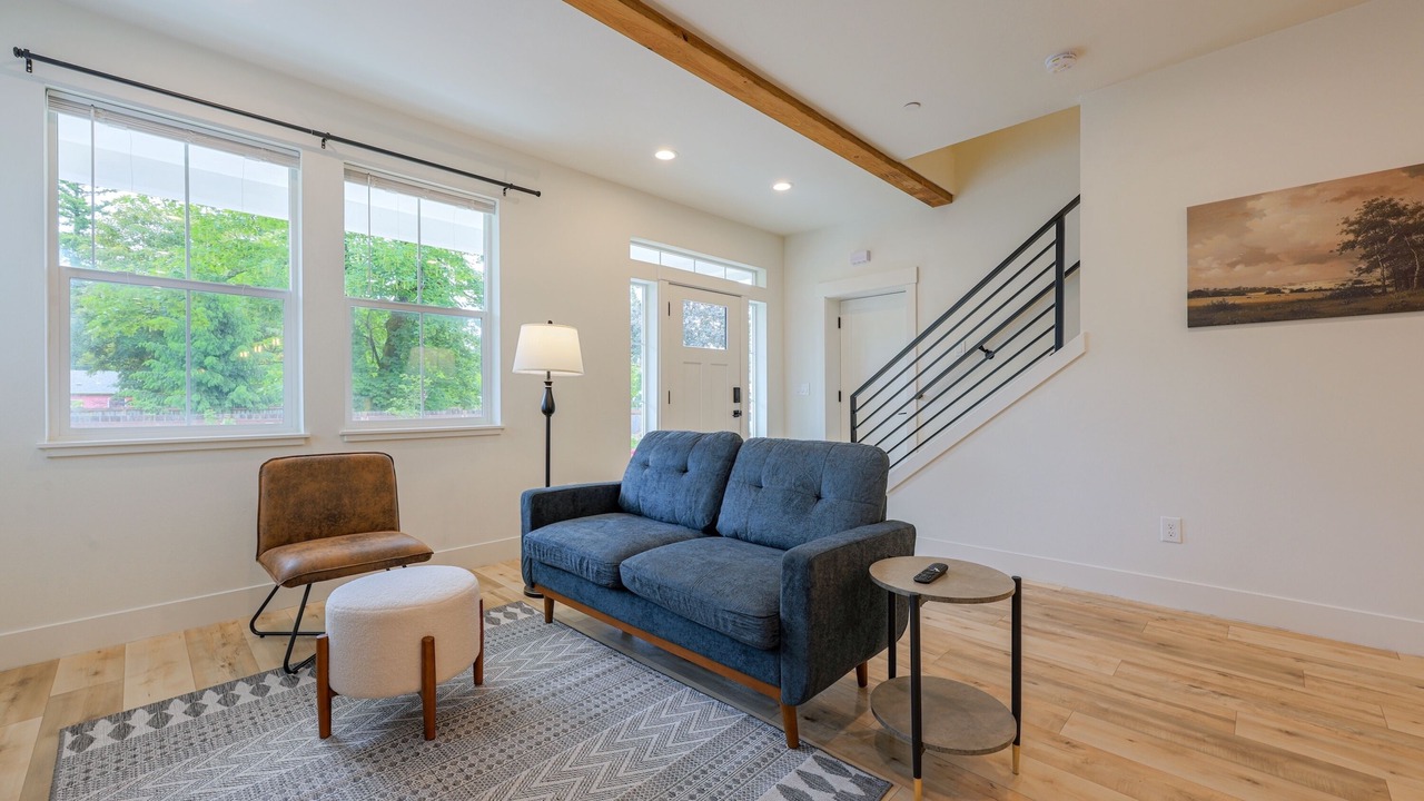 Photo of Livingroom in Brentwood-Darlington