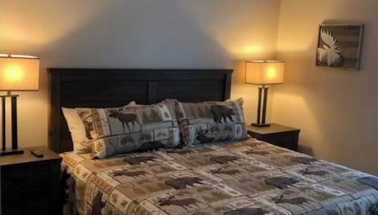 Photo of Bedroom in Salmon