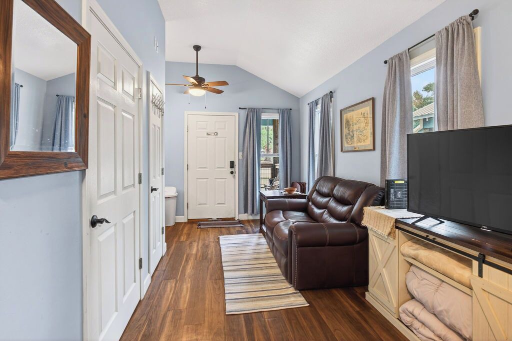 Photo of Livingroom in Biloxi