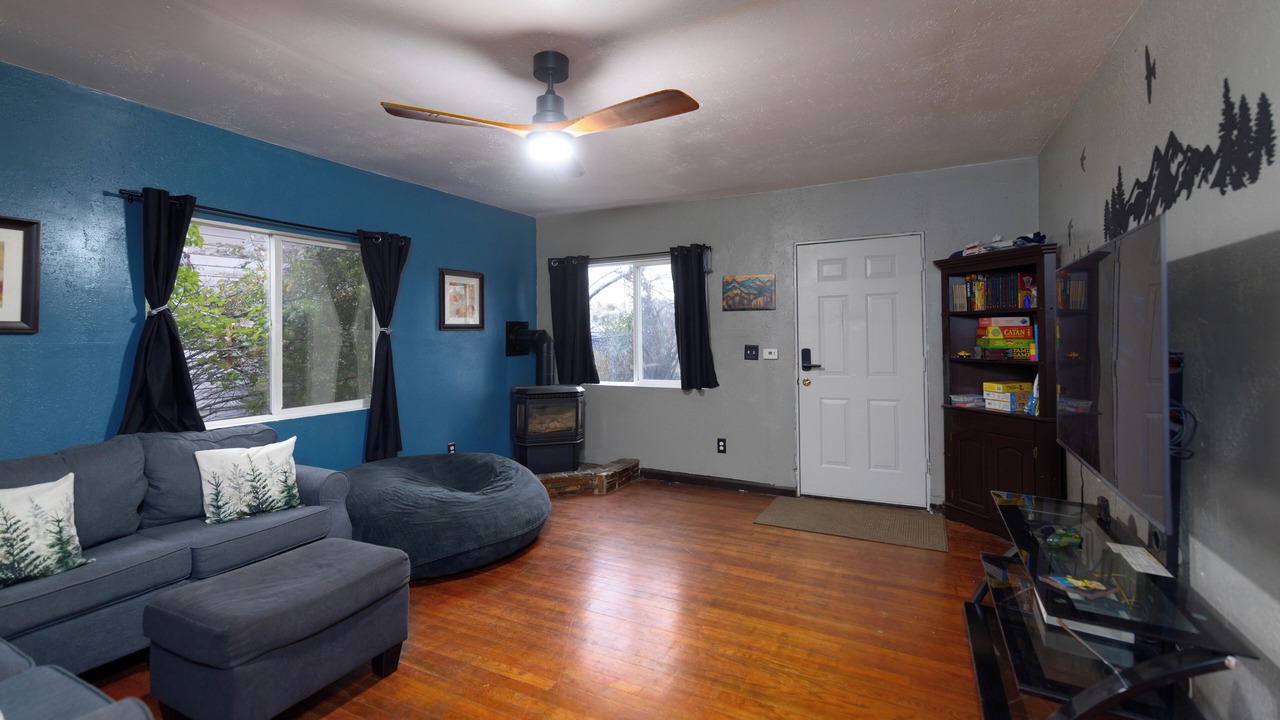 Photo of Livingroom in Downtown Klamath Falls