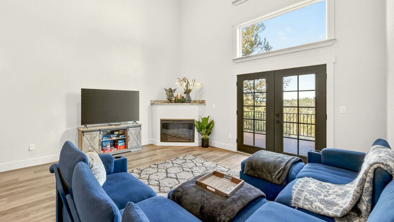 Photo of Livingroom in Klamath Falls