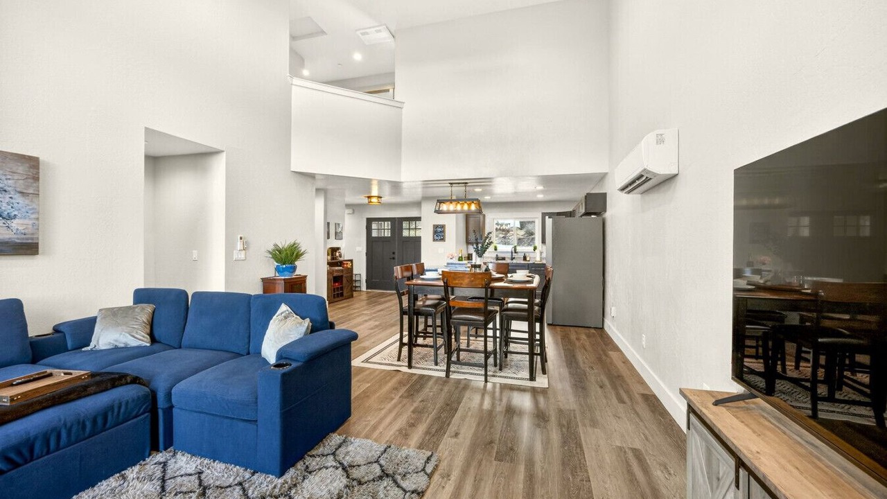 Photo of Livingroom in Klamath Falls