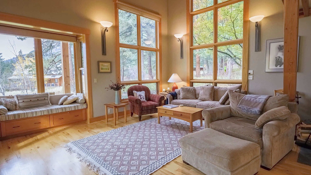 Photo of Livingroom in Mazama