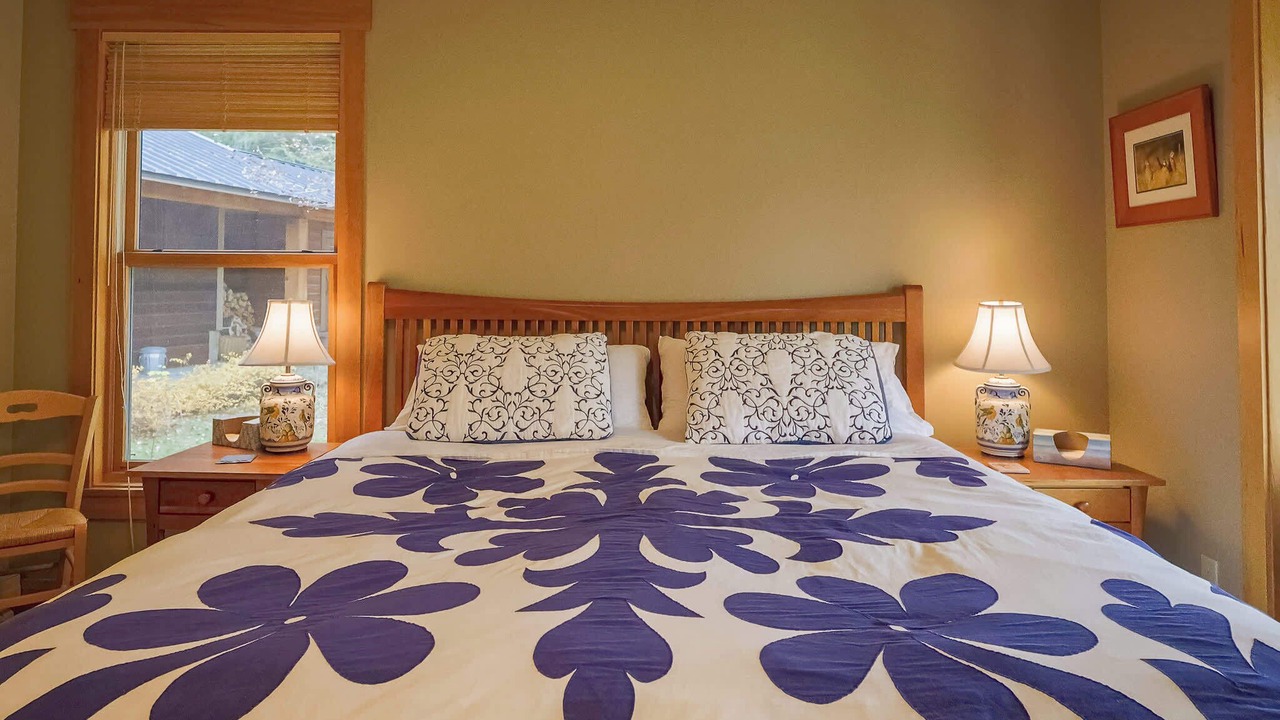 Photo of Bedroom in Mazama
