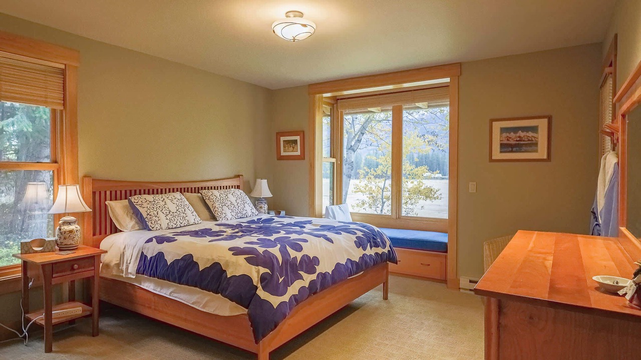 Photo of Bedroom in Mazama