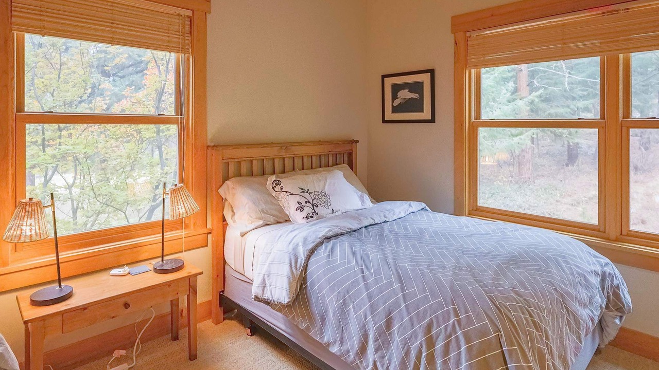 Photo of Bedroom in Mazama
