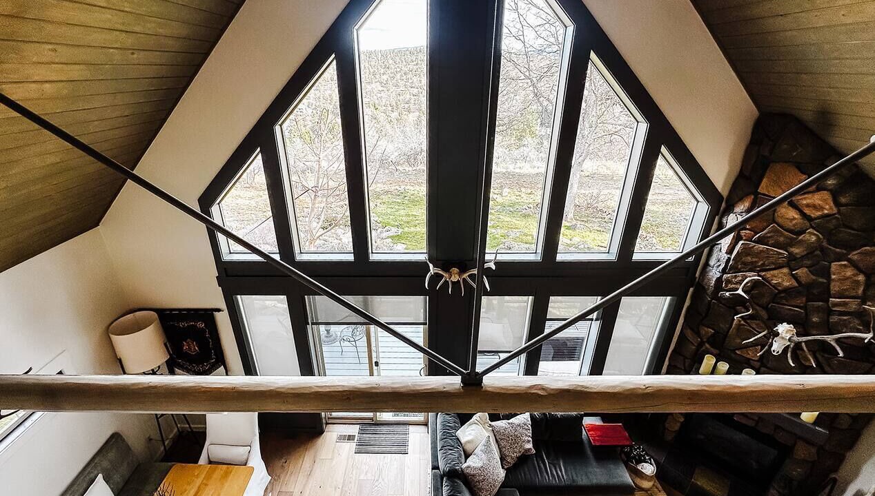 Photo of Livingroom in Klamath Falls