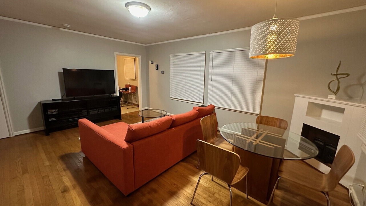 Photo of Livingroom in Creston - Kenilworth