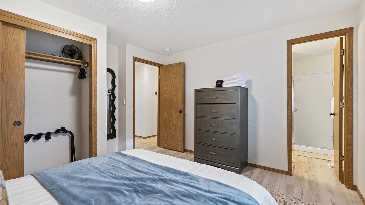 Photo of Bedroom in Depot Bench