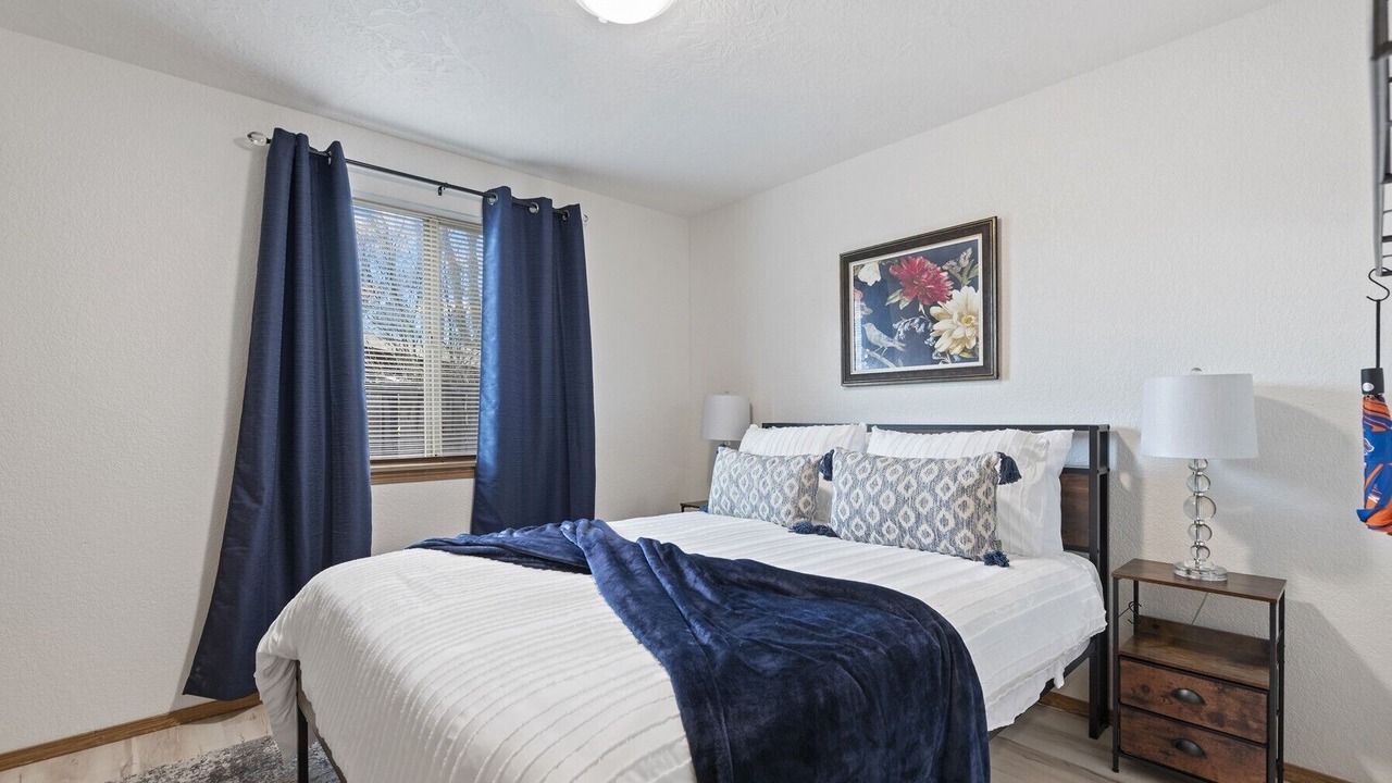 Photo of Bedroom in Depot Bench