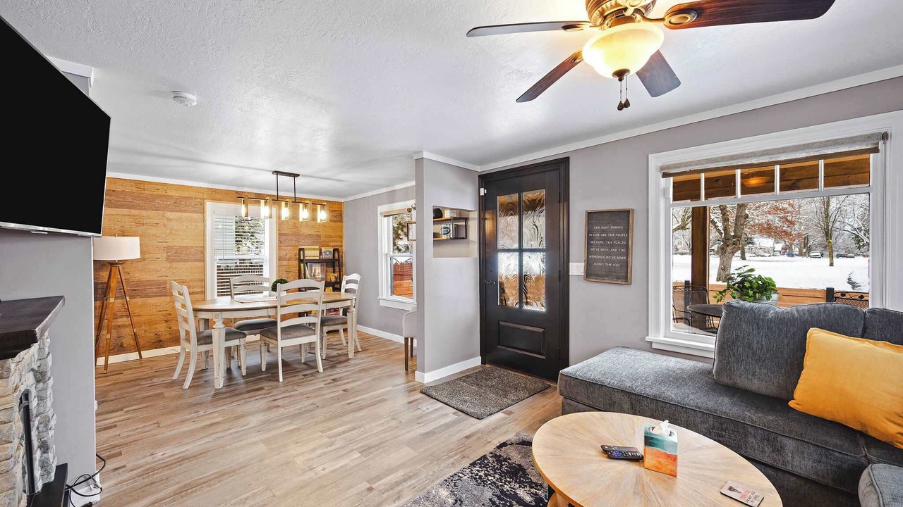 Photo of Livingroom in Garden District