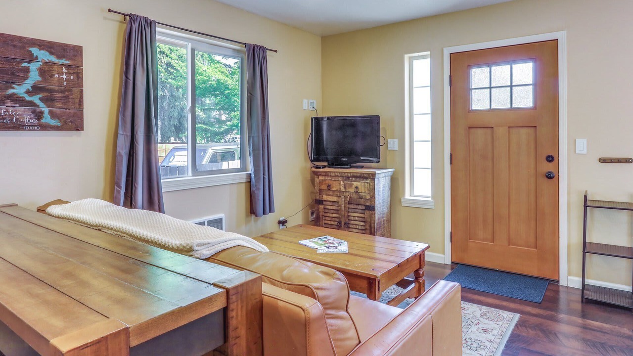 Photo of Livingroom in Garden District