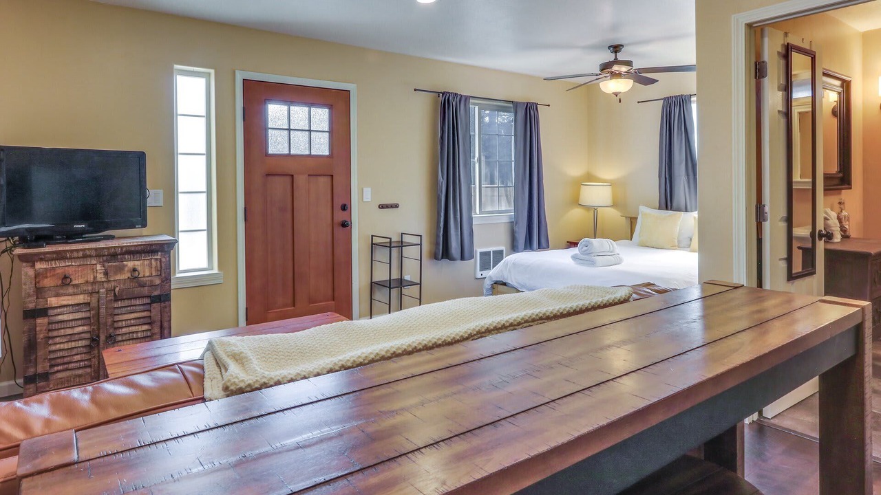 Photo of Bedroom in Garden District