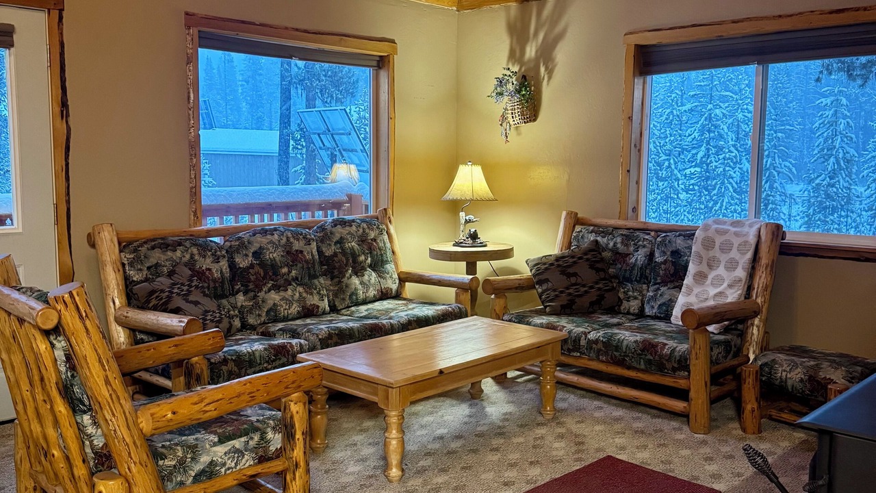 Photo of Livingroom in Riggins Hot Springs