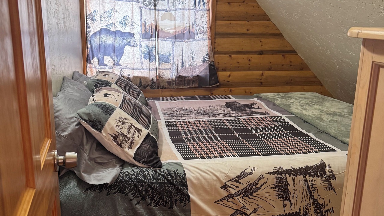 Photo of Bedroom in Riggins Hot Springs