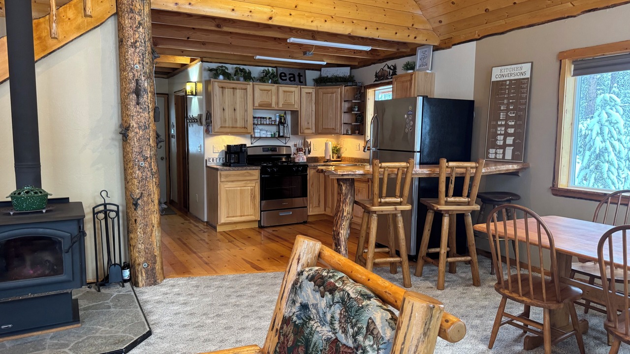Photo of Livingroom in Riggins Hot Springs
