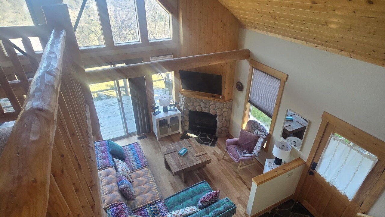 Photo of Livingroom in Klamath Falls