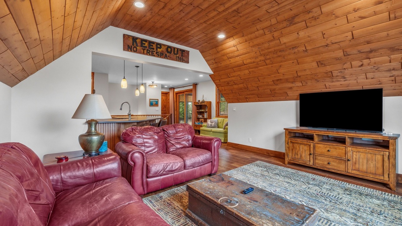 Photo of Livingroom in English point