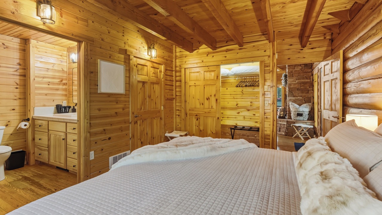 Photo of Bedroom in Nine Mile Falls