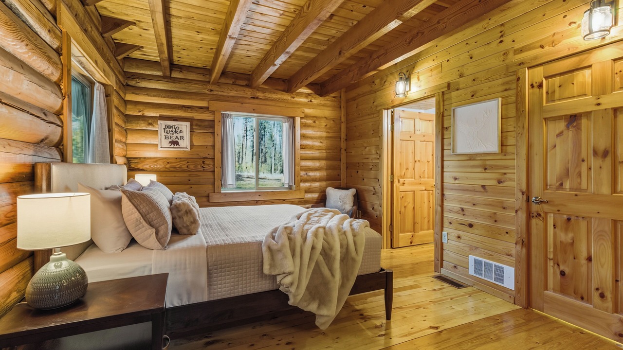 Photo of Bedroom in Nine Mile Falls