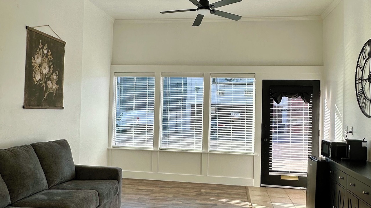 Photo of Livingroom in Malad City