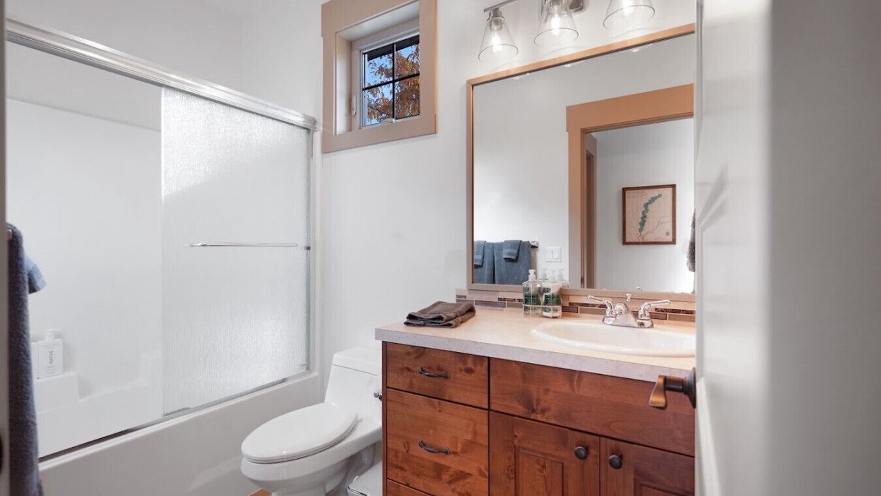 Photo of Bathroom in Oroville