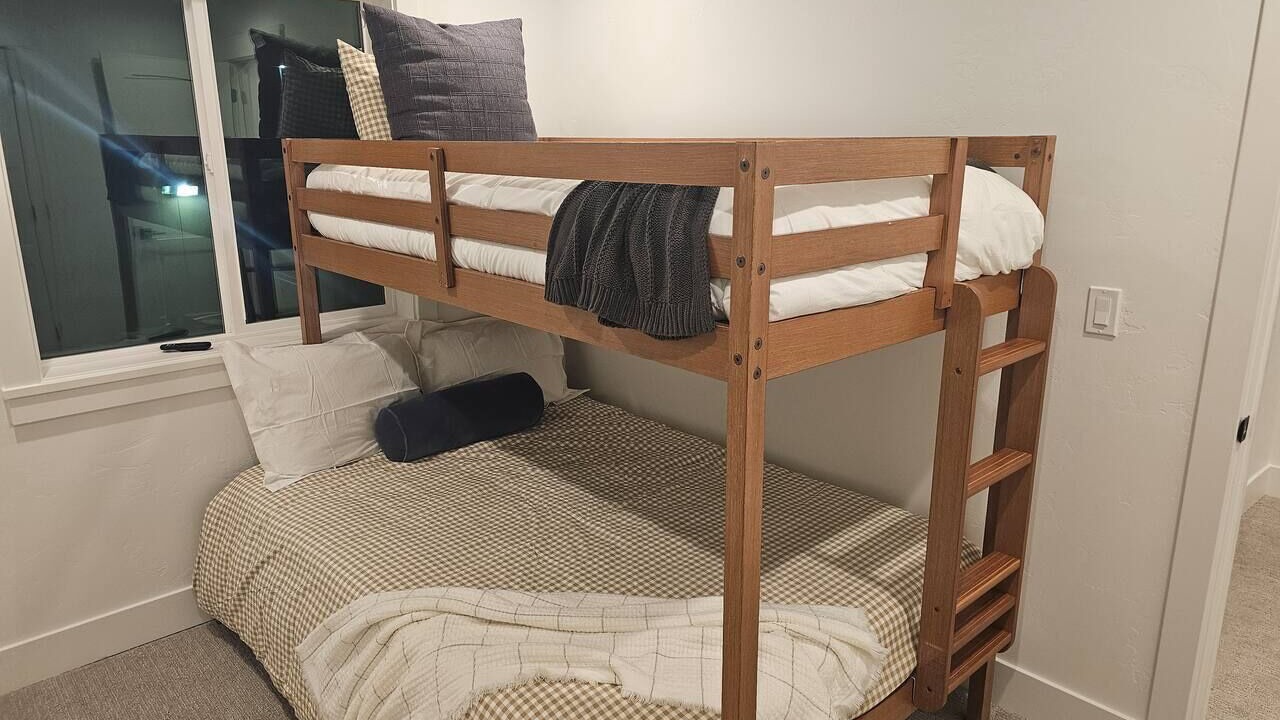 Photo of Bedroom in Shelley