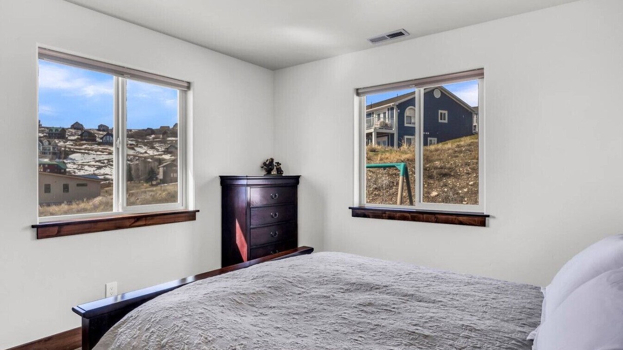 Photo of Bedroom in Harbor Village