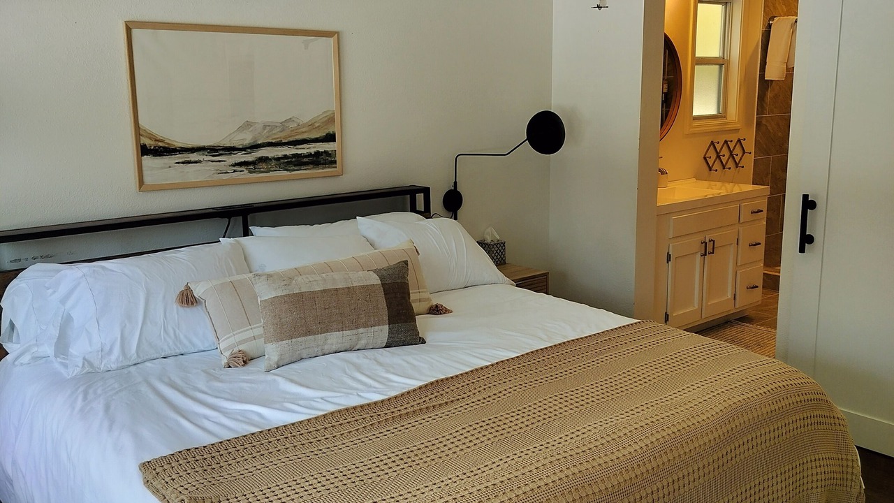Photo of Bedroom in Oregon Water Wonderland