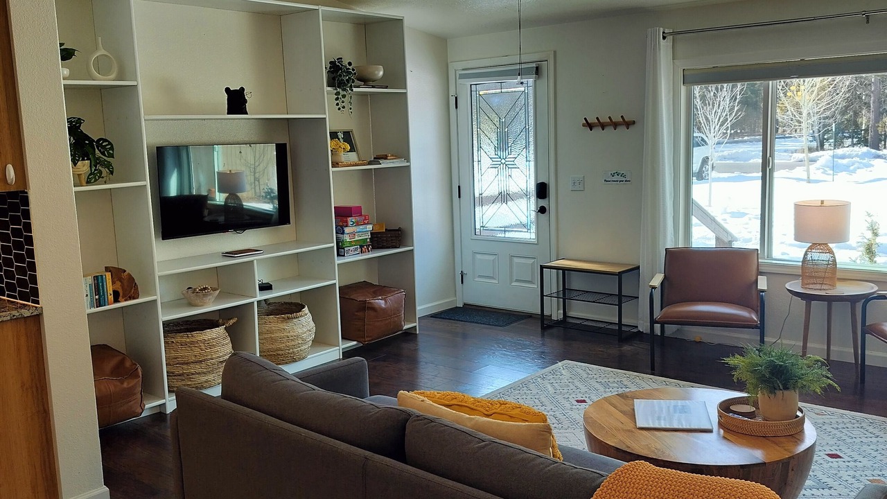 Photo of Livingroom in Oregon Water Wonderland