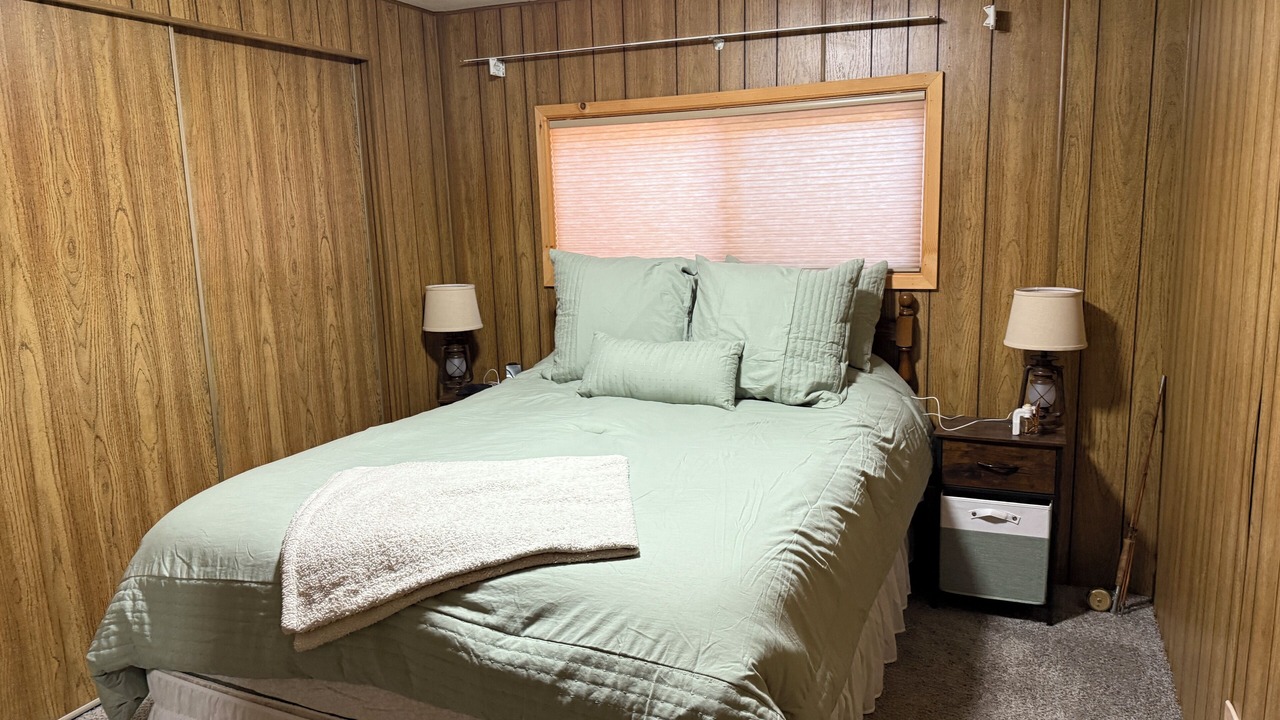 Photo of Bedroom in Garden Valley