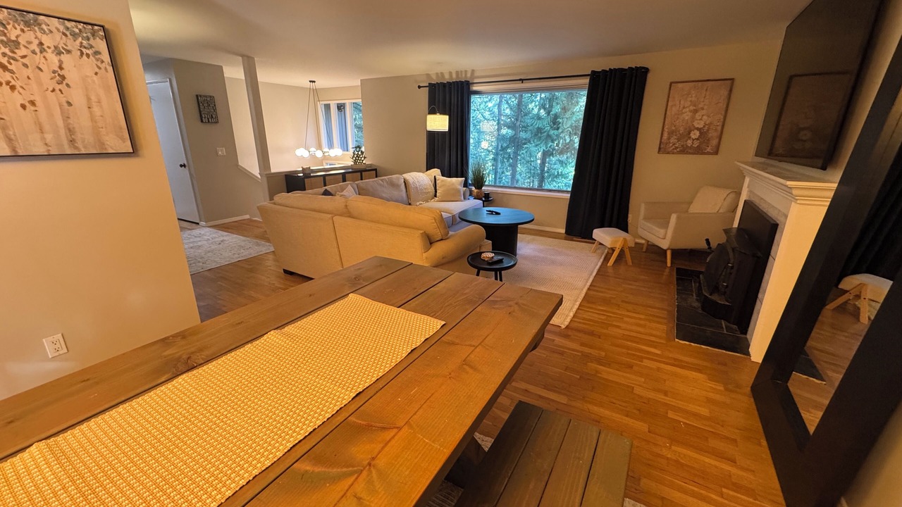 Photo of Livingroom in Squak Mountain