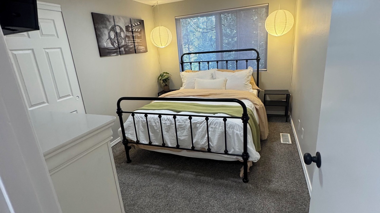 Photo of Bedroom in Squak Mountain