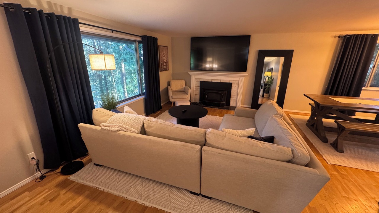 Photo of Livingroom in Squak Mountain