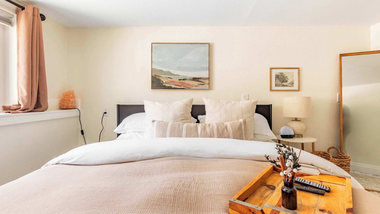 Photo of Bedroom in Depot Bench