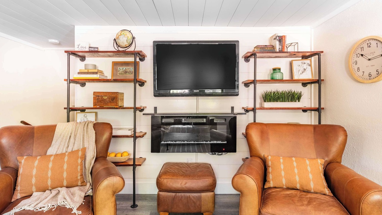 Photo of Livingroom in Depot Bench