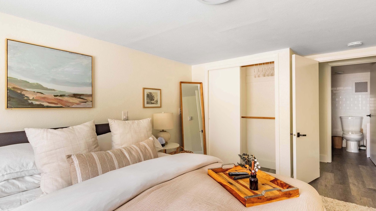 Photo of Bedroom in Depot Bench