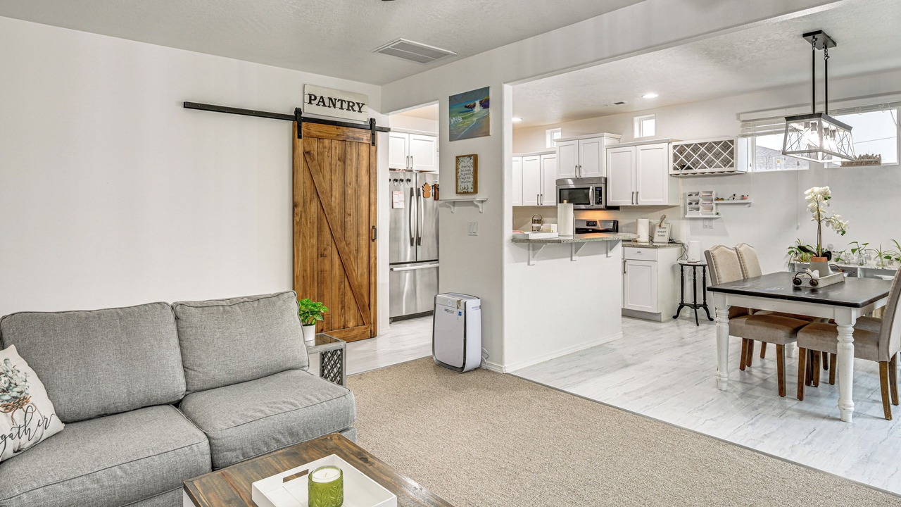 Photo of Livingroom in Tri-Cities