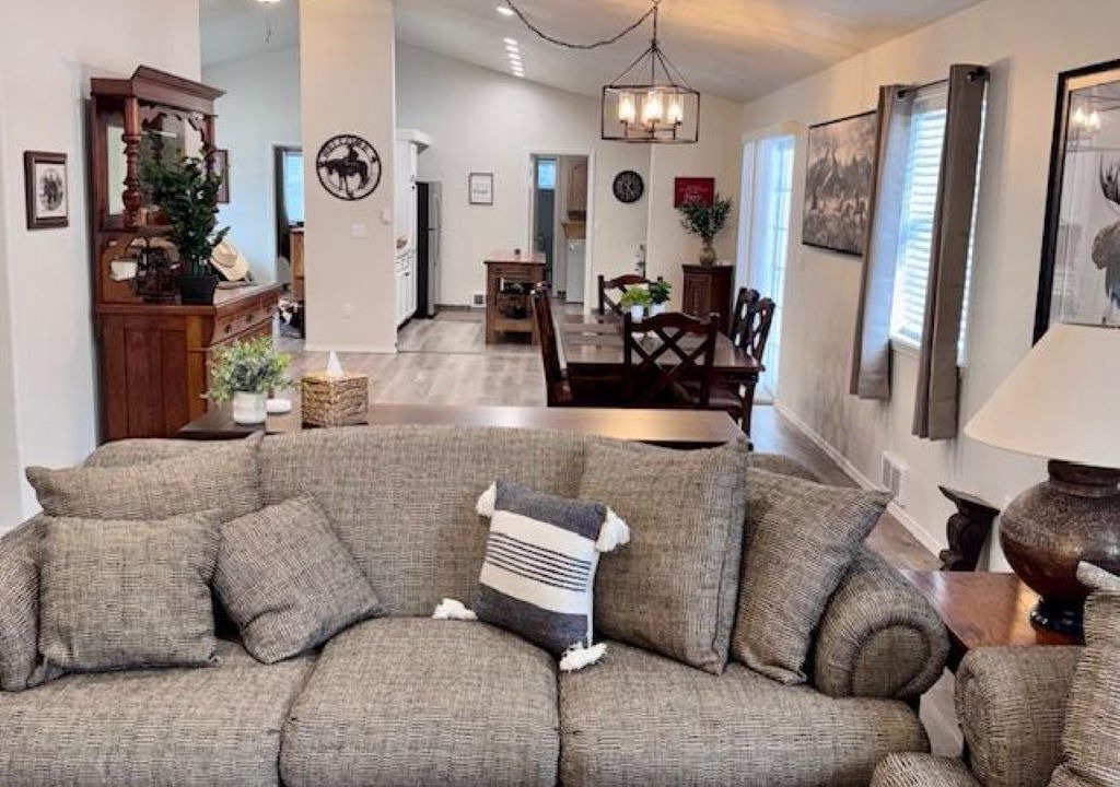 Photo of Livingroom in Comeback Bay