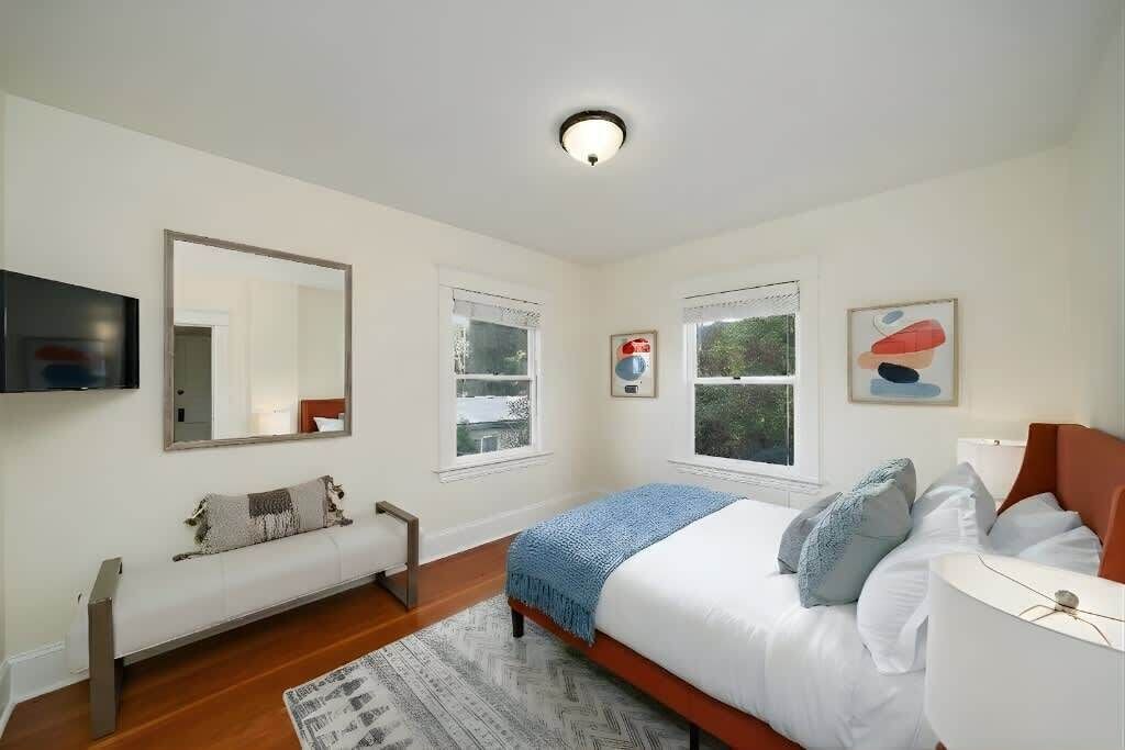 Photo of Bedroom in Corbett - Terwilliger - Lair Hill