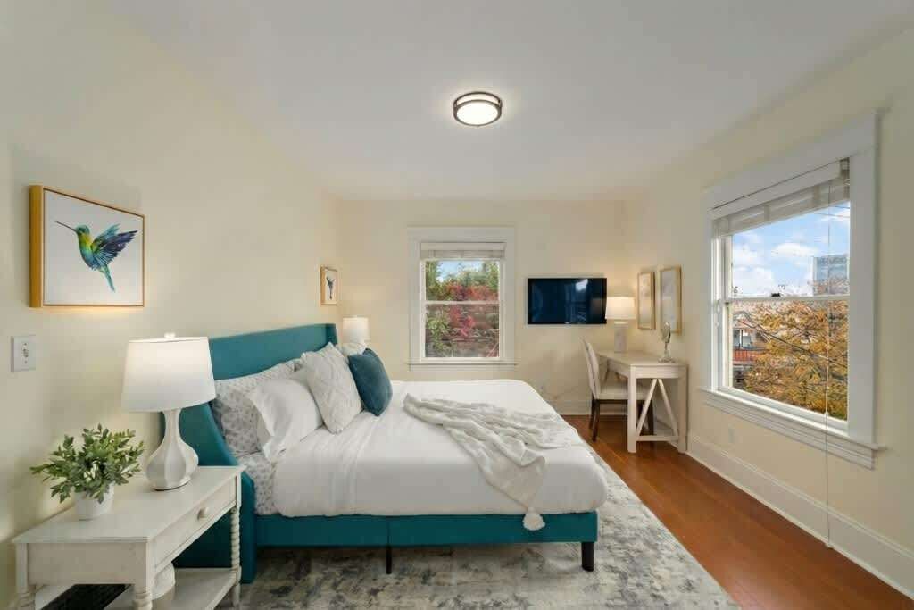 Photo of Bedroom in Corbett - Terwilliger - Lair Hill