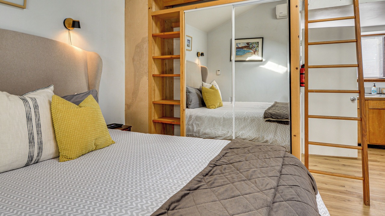 Photo of Bedroom in Siskiyou-Hargadine Historic District