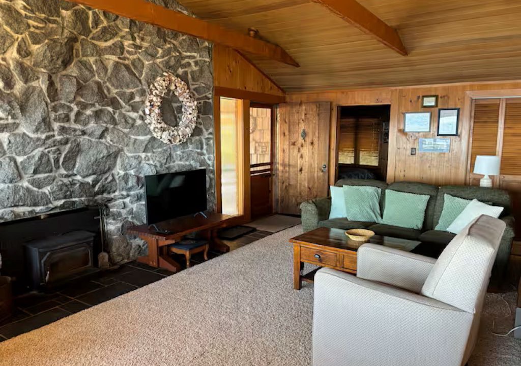 Photo of Livingroom in Hansville